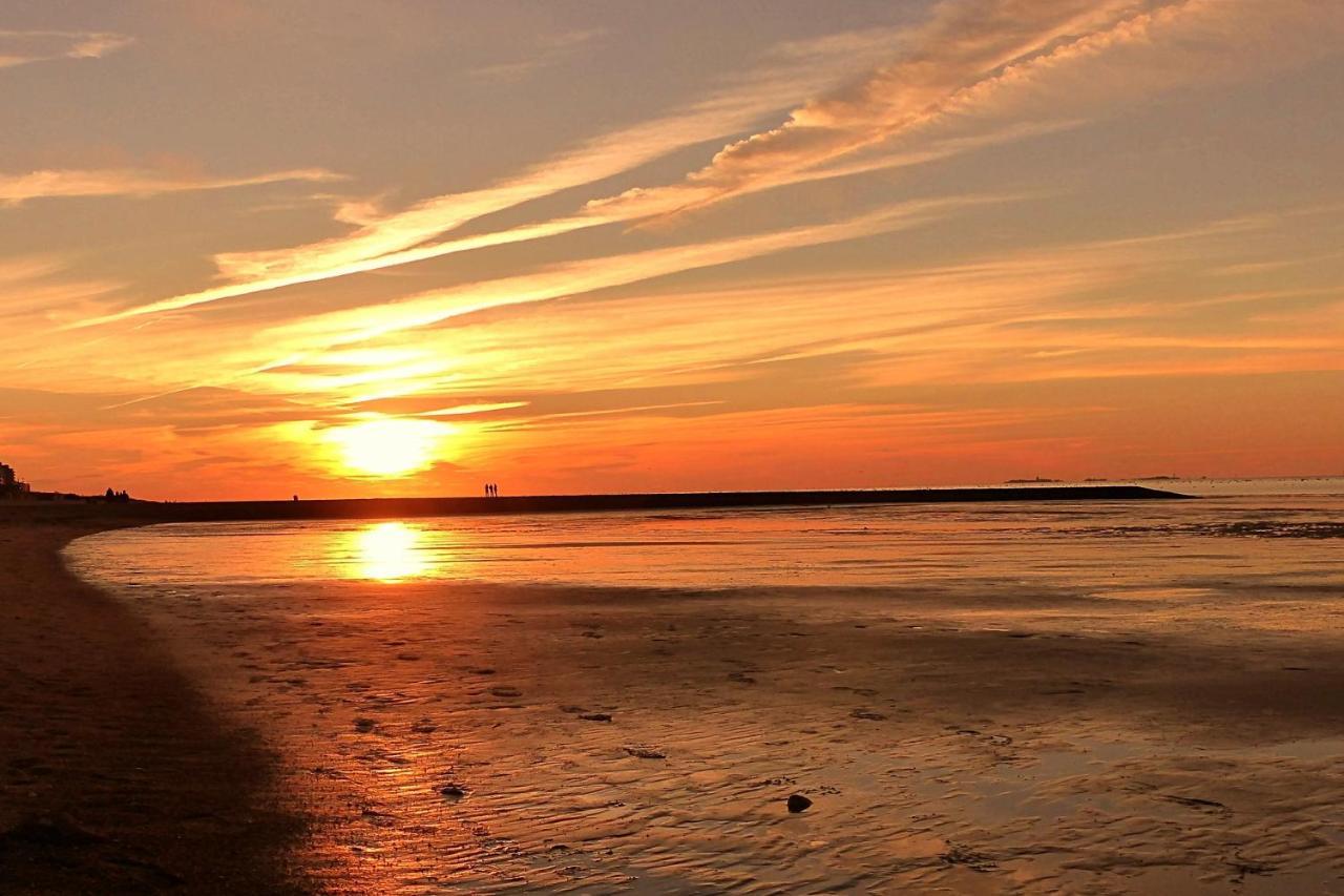 Luettje Huus Frieda Mit Strandkorb Am Strand Von Mai Bis September Cuxhaven Exteriér fotografie