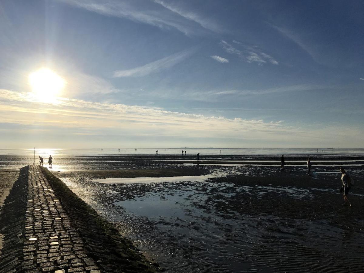 Luettje Huus Frieda Mit Strandkorb Am Strand Von Mai Bis September Cuxhaven Exteriér fotografie
